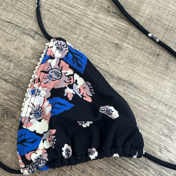 Juicy Couture triangle bikini top - Picture 2 of 4